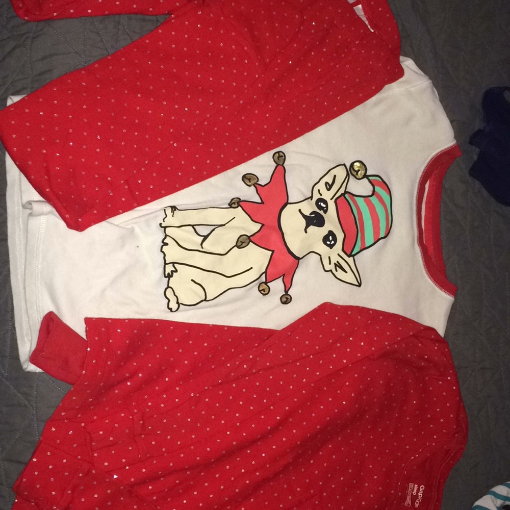3 sets of pajamas Gap/Okd Navy 10/12